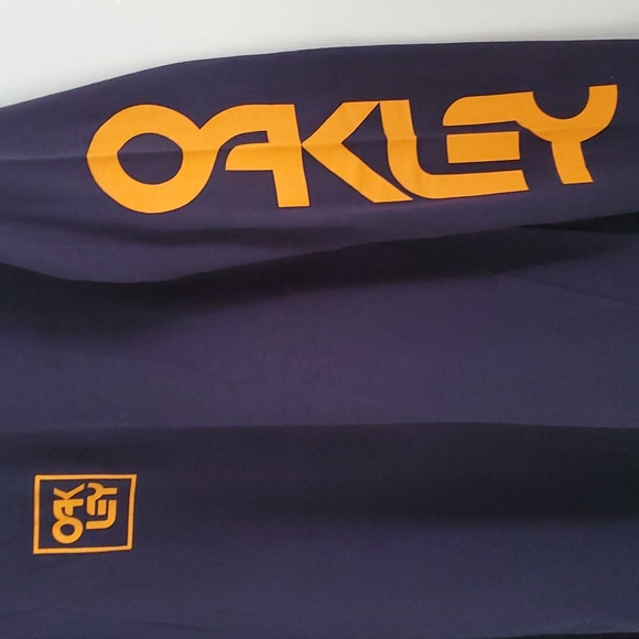 Oakley Men's Long Sleeve Tee - Picture 6 of 8